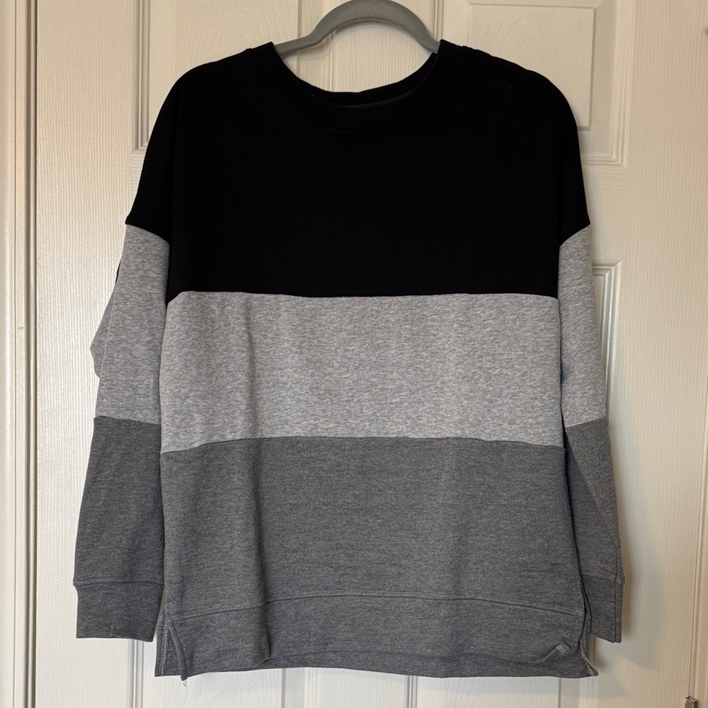 Amazon Women's Colorblock Crewneck Sweatshirt - Black & Light Gray & Dark Gray